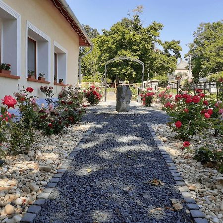 Tolnay Kuria Es Vendeghaz Hotel Nagygorbo Exterior photo