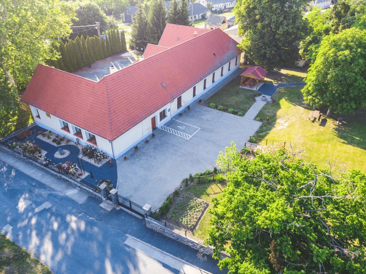 Tolnay Kuria Es Vendeghaz Hotel Nagygorbo Exterior photo